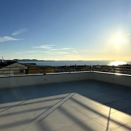 Sea And Sky Penthouse, Apartament