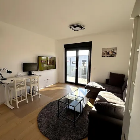 Sea And Sky Penthouse, アパート ザダル
