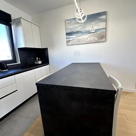 Sea And Sky Penthouse, アパート