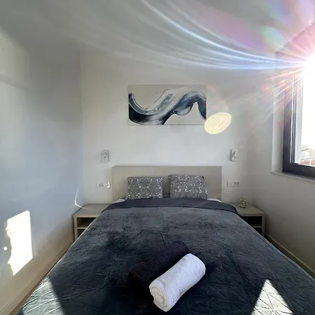 Sea And Sky Penthouse, アパート ザダル